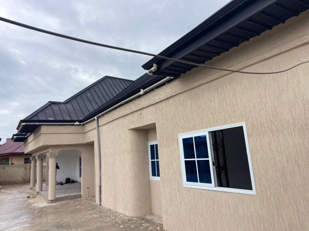 Paintboss team applying textured wall finish
